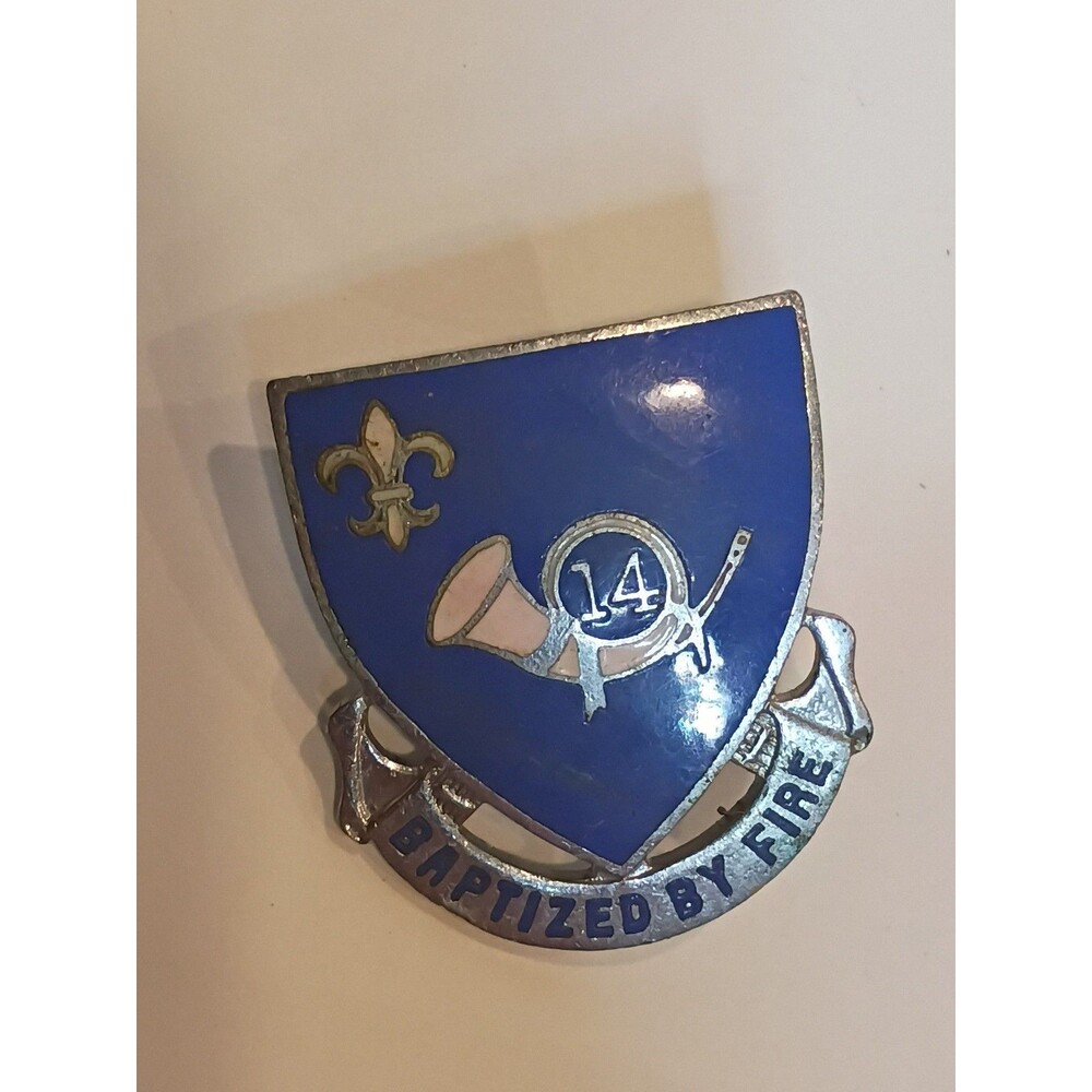Vintage US Army 187th Field Artillery Regiment DUI Unit Crest Pin Baptize ByFire